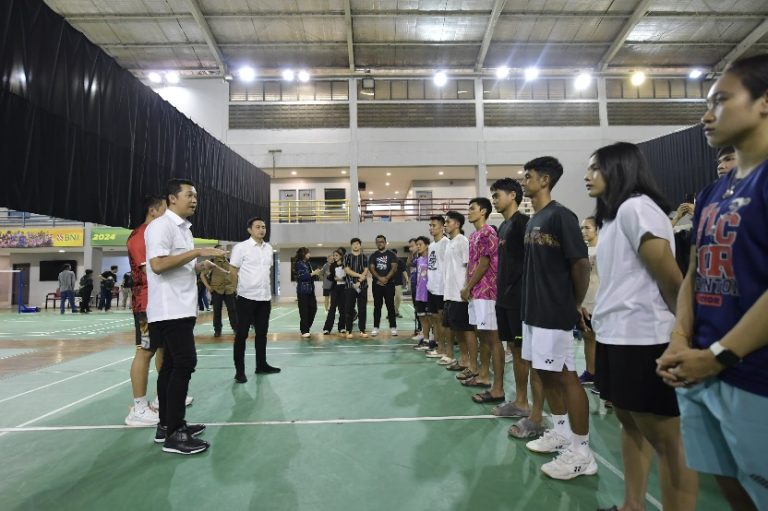 2827Wamenpora-Taufik-Apresiasi-Pemain-Beregu-Campuran-Asia-2025-dan-Hasil-Seleknas-PBSI-2025