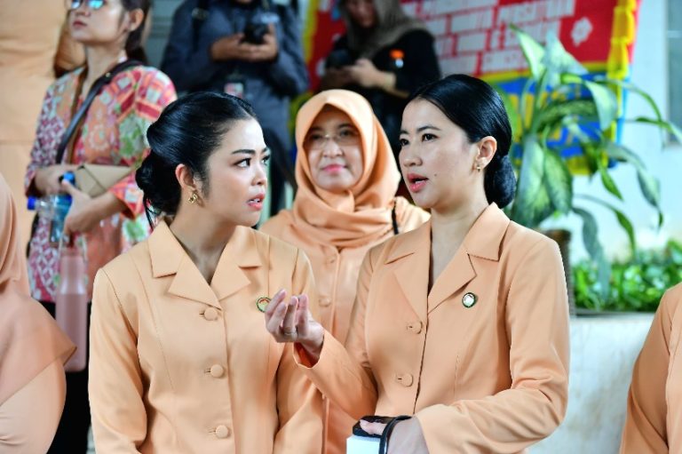 8710Hadiri-Pengukuhan-Ketum-DWP-2025-2029--Penasehat-DWP-Kemenpora-Harap-Terus-Maju-Berdayakan-Perempuan-Indonesia